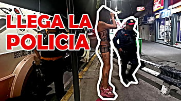 Un dia como Prostituta en Tlalpan y llega la POLICIA &iquest_QUIEREN UN GANG BANG?, Flaquita trans