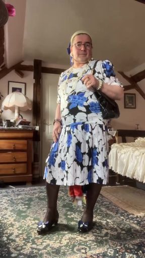 In vintage bourgeois Sunday outfit for a day