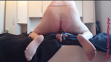 Geiler Dildo Anal Nylon Spaß