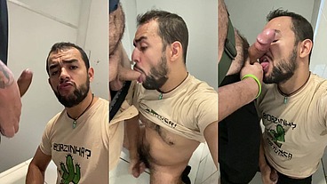 Orgia bareback com desconhecidos no banheiro público, um passivo no box dando para todos - Ep 1