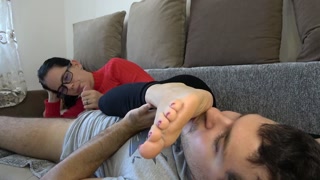 Hot stepmom Anna gives blowjob and footjob for stepson