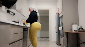 my big ass stepmom caught me watching at her ass