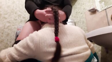 Quick lesbian sex in the toilet - Lesbian_illusion