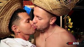 A Festa Junina dos Mandrakes Rolou Muita Pega&ccedil_&atilde_o e Oral Especial HotBoys