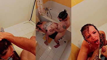baiser dans une salle de bain digne des année 80