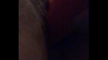 Orgasme avec mon jouet rose (rabbit) sans le mode vibration, film&eacute_ en gros plan...