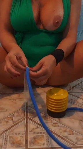 She Exhibited off Her Beautiful Body and Feet, Inflating the Condom by Stepping on the Foot Pump