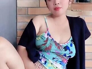 Neng Susi Live Sambil Jaga Toko Pinggir Jalan