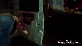 nanabukkake - dogging com estranhos me fodendo e eles gozando na minha boca no meio da rua