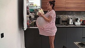 Big pregnant woman (1920x1080 HD) MOV