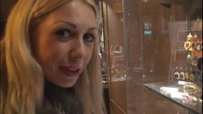 philippe kummert sich ausnahmsweise mal um eine grossbusige blondine mit silikon titten