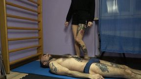 Miss Musa - Yoga on my foot slave