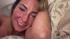 J&rsquo_ai fait un r&ecirc_ve &eacute_rotique cette nuit et je me suis r&eacute_veill&eacute_e toute mouill&eacute_e .