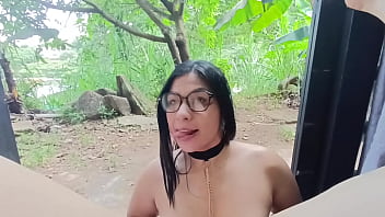 pierdo una apuesta y le CHUPO EL CULO.. y me echa su SEMEN en mi gafas .. en el jard&iacute_n de la casa alexachris20