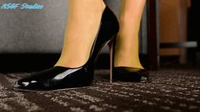 Goblin Goddess waiting for her client, no idea he's down under her heels! UNAWARE GIANTESS! - MP4