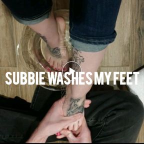 Realtime footage of footsub washing Goddessighs feet! POV foot worship