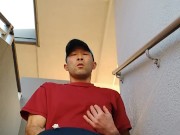 団地の非常階段でオナニー射精