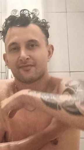 A good shower who wants to join me and spray me with cum? My anus is hot I like the sweet one