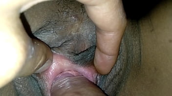 น้ำฉันแตกใส่รูแตดของเธอเป็นครั้งแรงจนแตดแฉะ