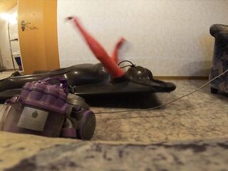 Selbstbondage im Vakuumbett Seitenansicht