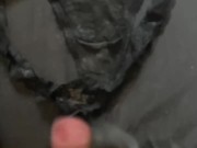 Grosse masturbation dans la petite culotte noir de ma voisine