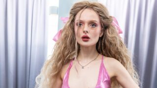 Lilith Liber mengalami pukulan ganas di duburnya dari Gerald Vi