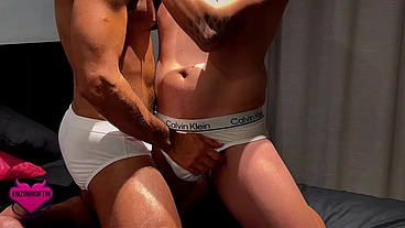 Tirei a virgindade do novinho que nunca tinha comido um macho