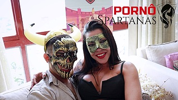 Corno Marrento assiste sua Esposa Puta e Greluda