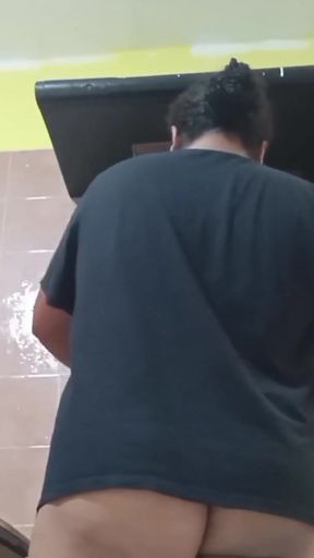 She sends me a video while she walks in the kitchen in cachetero 4   Clip 2