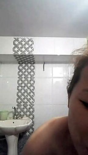 Live-streaming Asian woman accidentally exposes nudity before shower