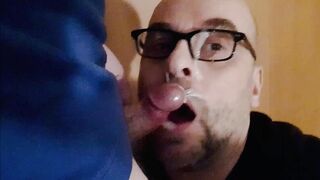 Swedish amateur receives huge facial cumshot while taking selfie
