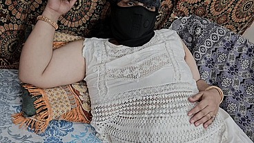 Gorgeous Bbw Muslim Bhabhi deserves hot anal, dever fucking desi big ass in hindi