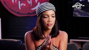 GOSTOSA ENSINA A CHUPAR BUCETA