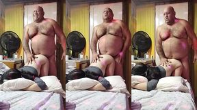 novinha adora ficar de quatro o coroa mete do jeitinho que ela gosta ---depois ela fica com as pernas tremendo