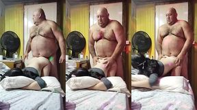 novinha adora ficar de quatro o coroa mete do jeitinho que ela gosta ---depois ela fica com as pernas tremendo