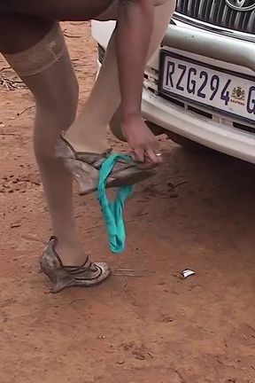 Extreme sex with a hot African housewife