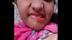 Desi Indian teen girl making her nude Video for her boyfriend