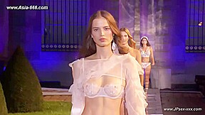 Braless Trends in Women's Fashion Style Compilation for Adventurous Dressers.5