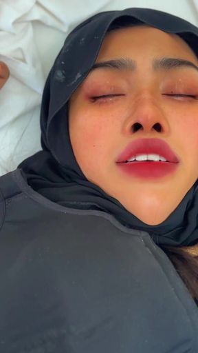 Arab Busty in Hotel Taken off up Burqa & Hijab Only White Panty & Black Bra Wear, I Saw & Masturbate