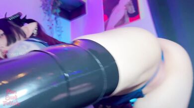 Cosplaying Succubus Melu straddles foot worshipping slave with leaking squeeze