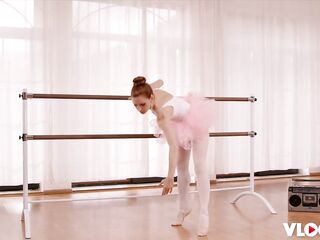 Small Lina Pleasure Performs Excellent Ballet Screw