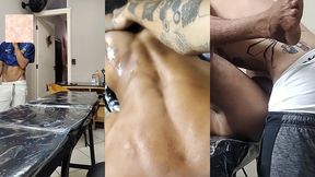 veio so pra tatuar a bunda e saiu com ela aberta e cheia de leite