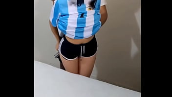 hermosa joven siendo follada por enorme polla dura  penetraci&oacute_n apretada - flaca latina caliente follando su rico culo duro