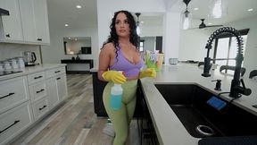 maid has huge booty