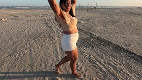 lotando o cuzinho da safada: foda anal na praia no pelo e sem do
