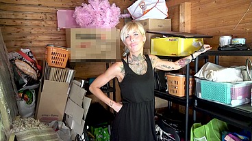 NEUE MILF-NACHBARIN IM GARTENHAUS AO GEFICKT