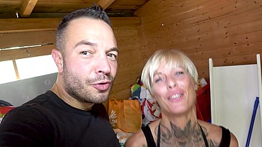 NEUE MILF-NACHBARIN IM GARTENHAUS AO GEFICKT