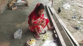 Dando uma surra na bunda apertada de uma vadia de 18 anos