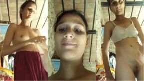 Graam er choto dudhwali kumari meye taar premik er jonno dress-up khele