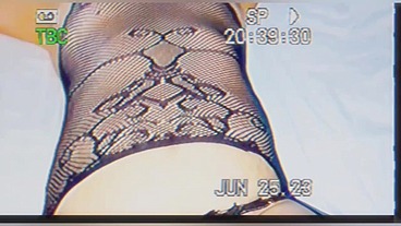 Sharon, yo sola me bajo la tanga para recibir sexo oral mi amante me mete la lengua en la vagina y en el culo hasta que me vengo muy rico sexy VHS remasterizado en lencería y zapatillas Faceboo
